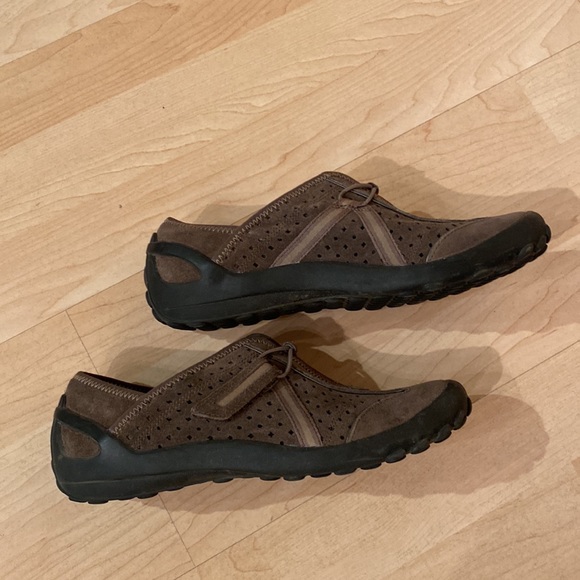 Size 7 Clark’s slip on shoe - Picture 5 of 6